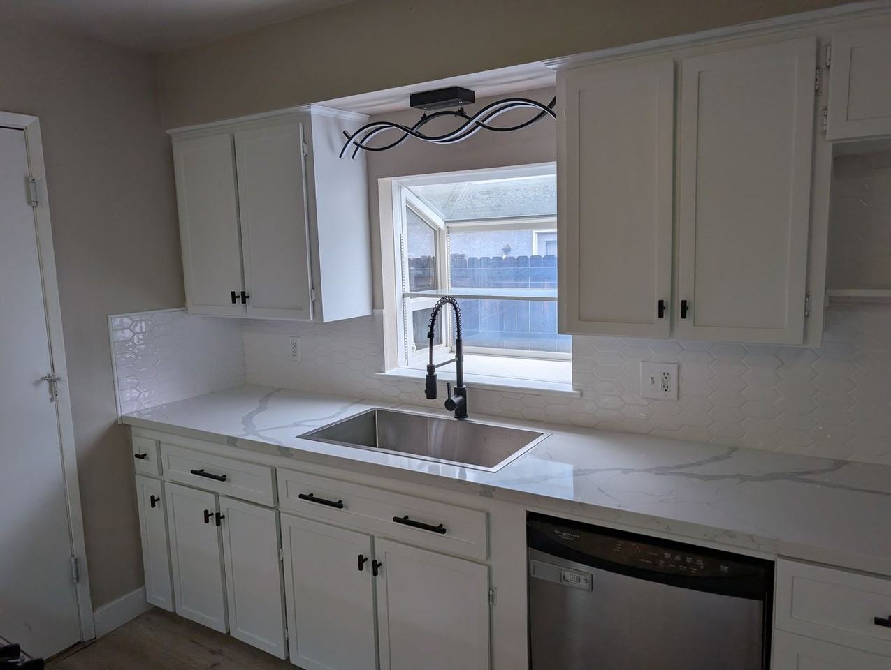 1715 Fordham Ave - Photo 3 of 16