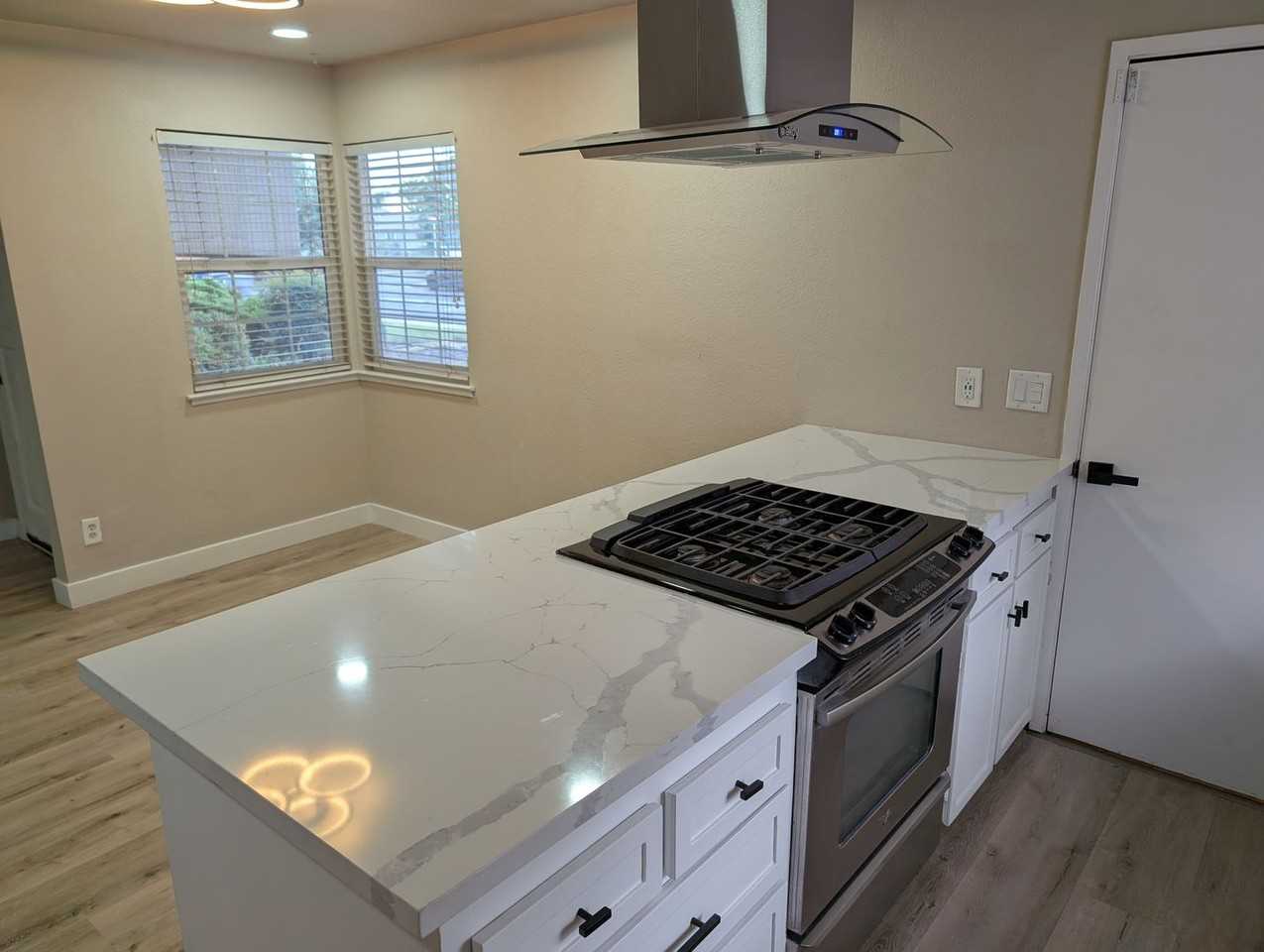 1715 Fordham Ave - Photo 4 of 16