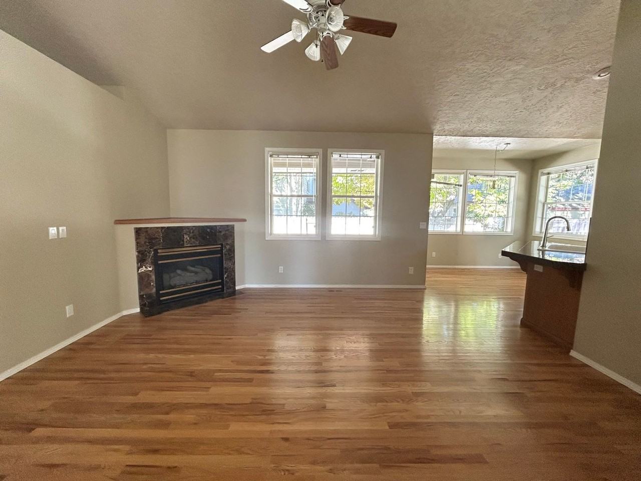 8470 W Donnybrook Dr - Photo 3 of 20