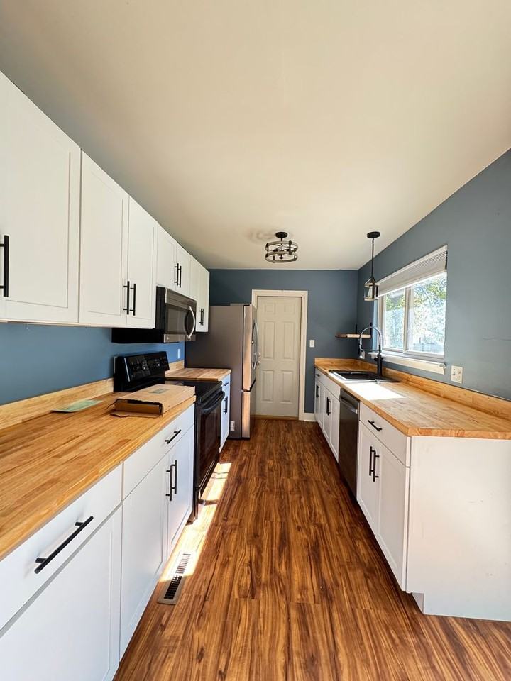 931 Mansfield Dr - Photo 2 of 17