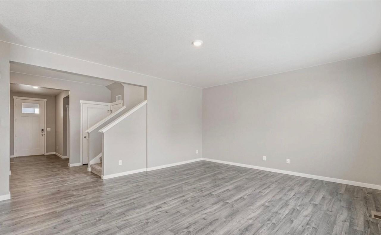 325 N 64th Ave - Photo 2 of 15