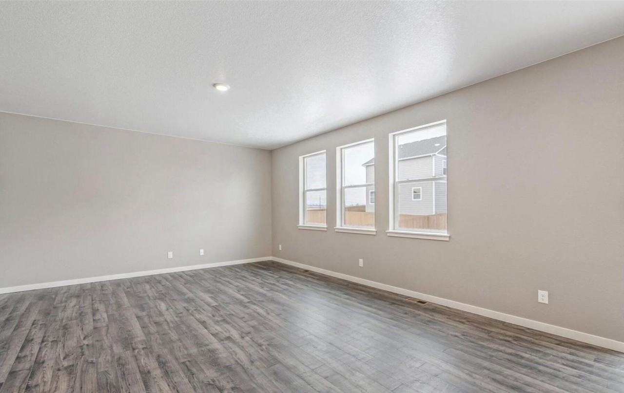 325 N 64th Ave - Photo 3 of 15