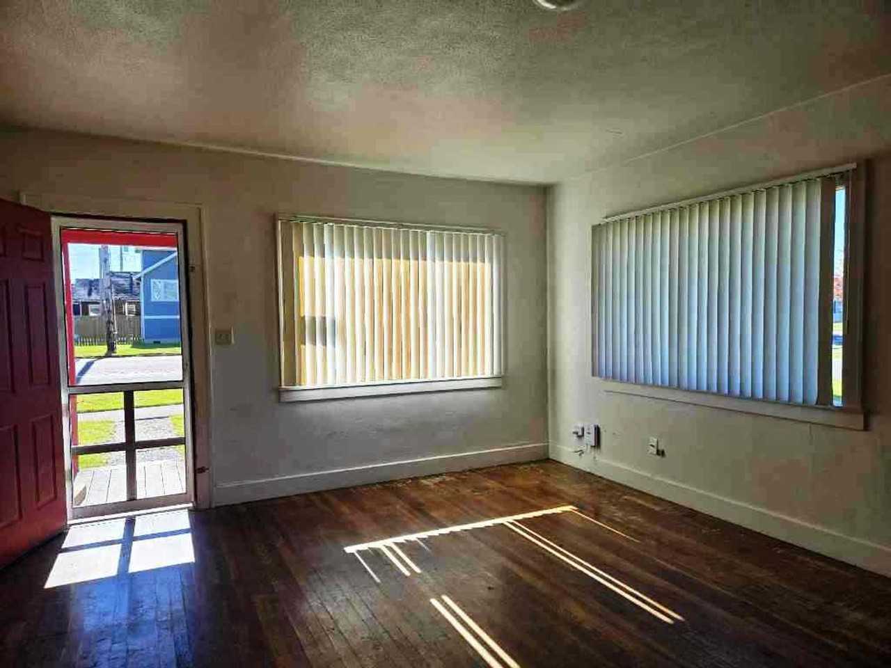3101 Sumner Ave - Photo 2 of 11