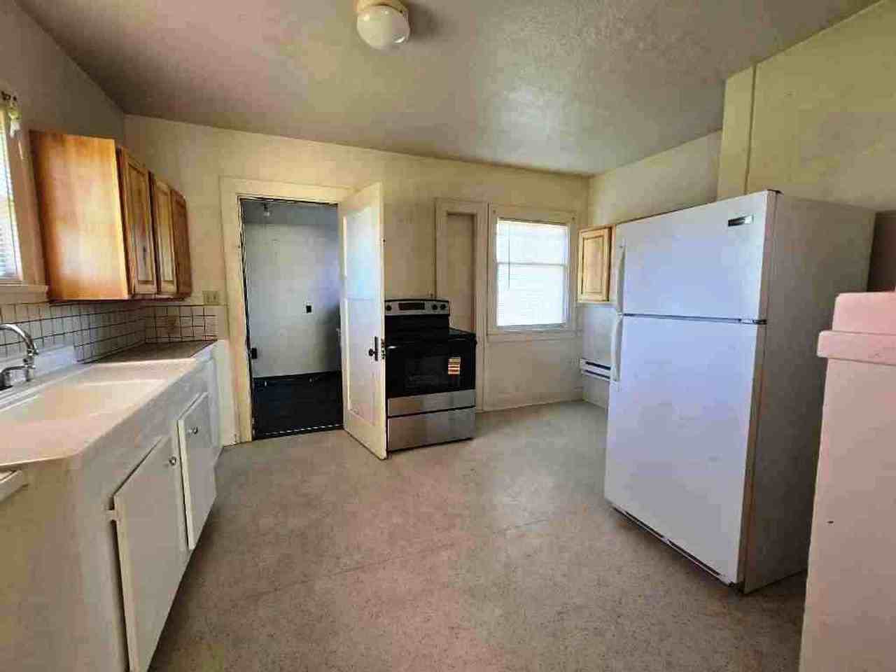 3101 Sumner Ave - Photo 3 of 11