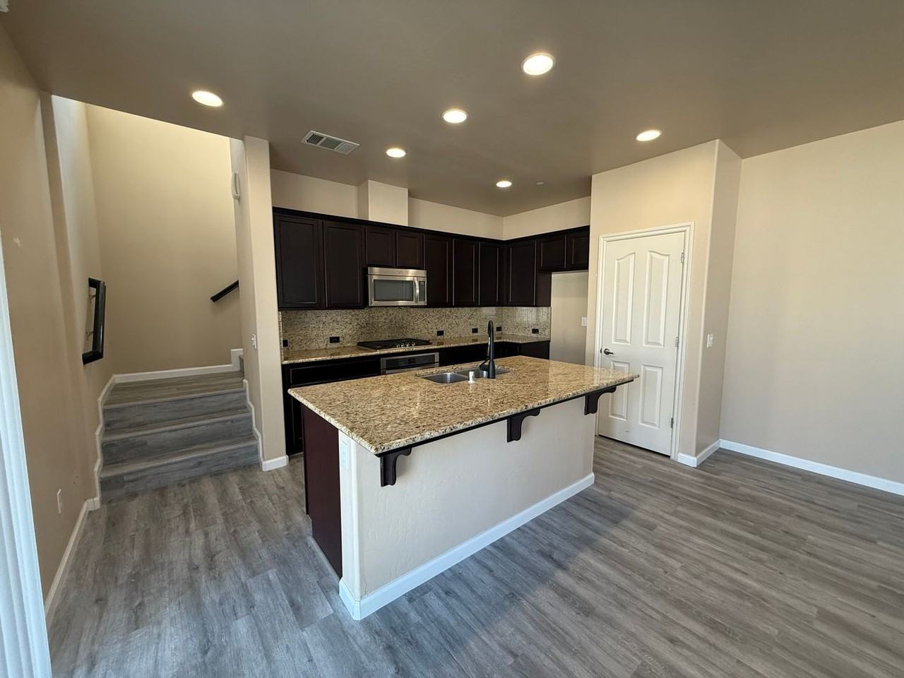 1902 Holt Rinehart Ave - Photo 5 of 9