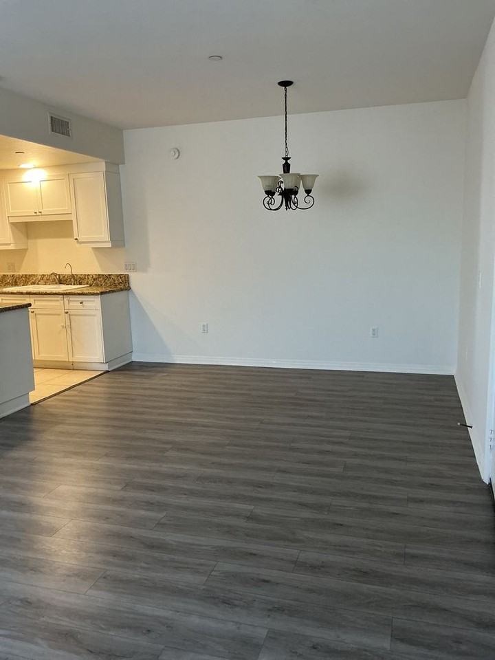 17230 Newhope St - Photo 4 of 16