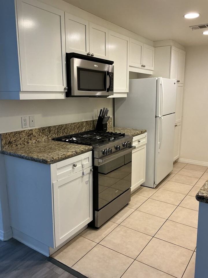 17230 Newhope St - Photo 6 of 16