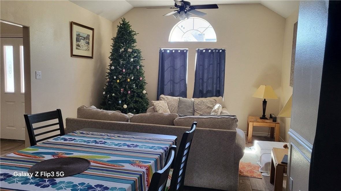 5018 Queen's Court - Photo 3 of 26