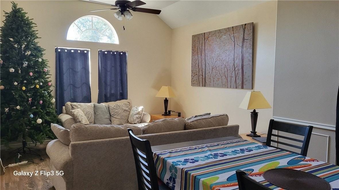 5018 Queen's Court - Photo 4 of 26