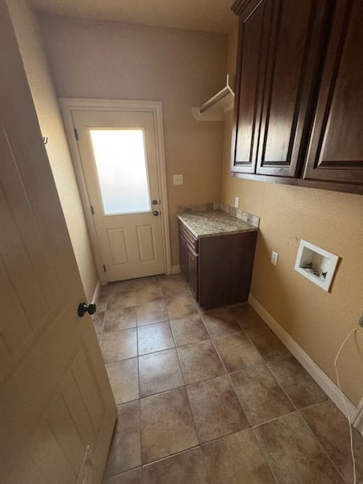 5149 Spring Creek Rd - Photo 3 of 19