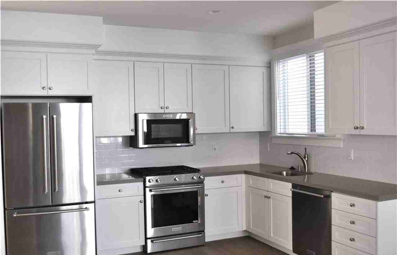 228 16th Pl - Photo 5 of 14