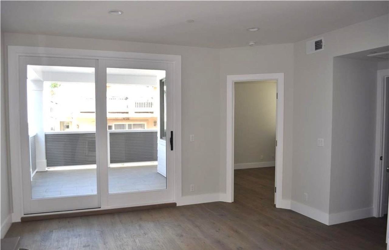 228 16th Pl - Photo 7 of 14