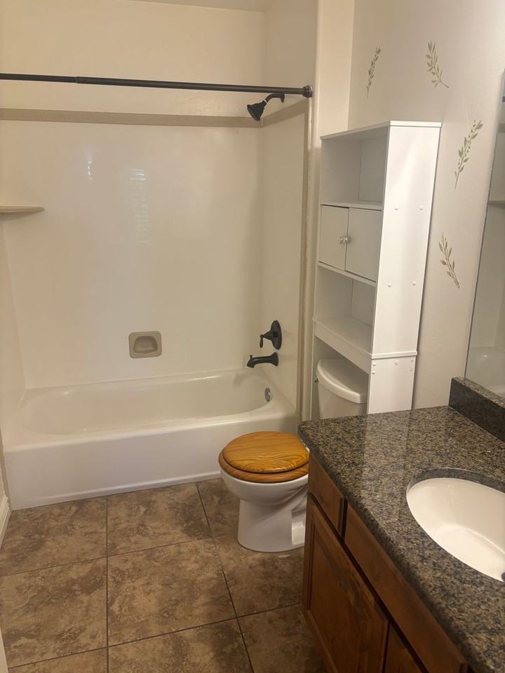 905 Main Street #J - Photo 7 of 16