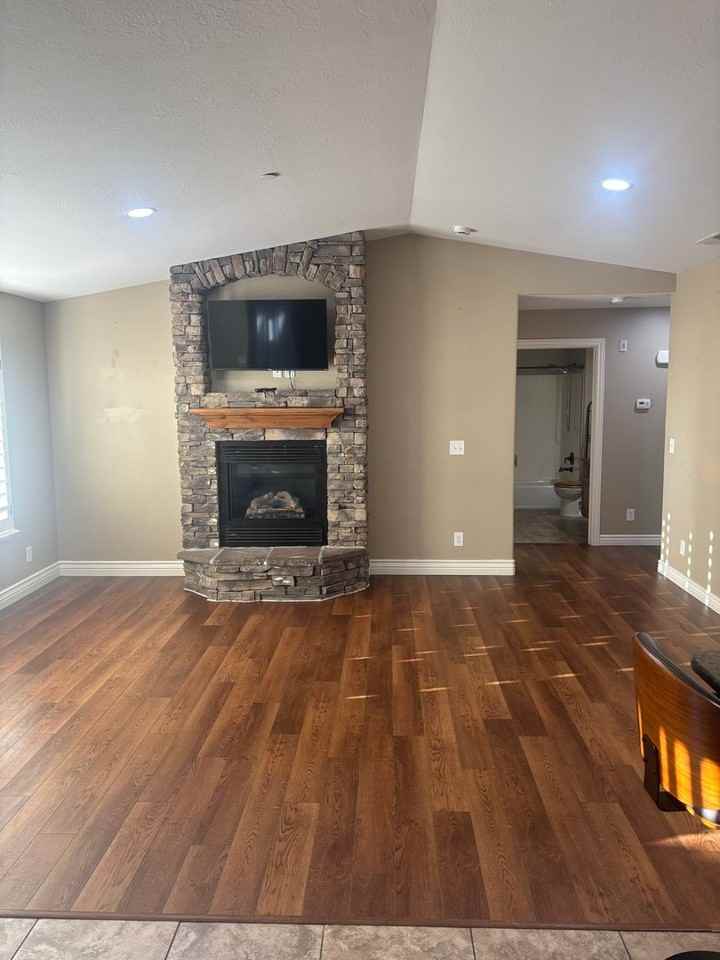 905 Main Street #J - Photo 4 of 16