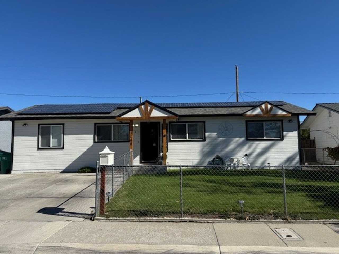 1140 Goldfield St - Photo 2 of 17