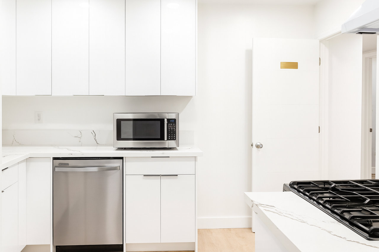 1189 W. 36th Place - Photo 6 of 38