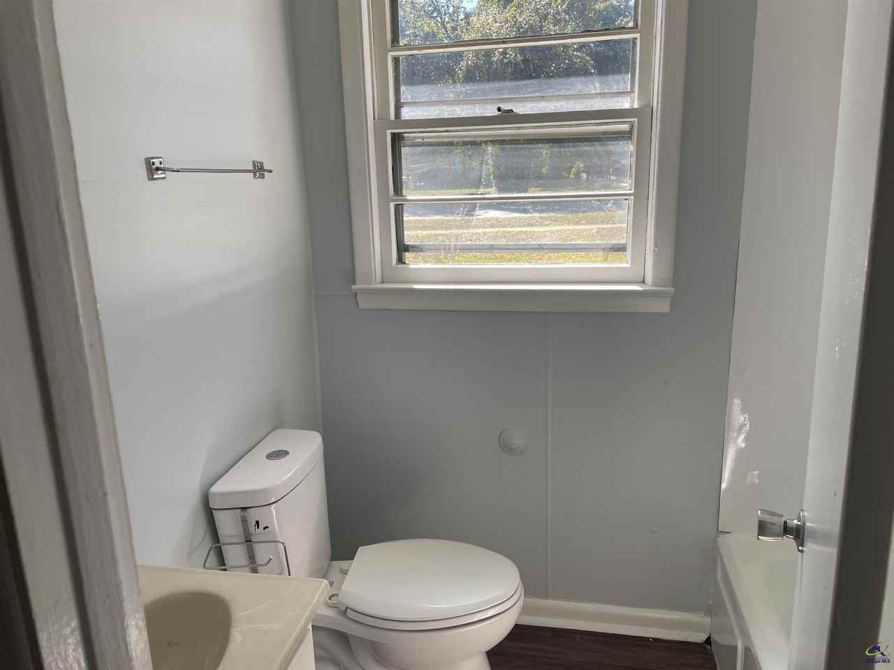 805 Crestwood Ter - Photo 7 of 8