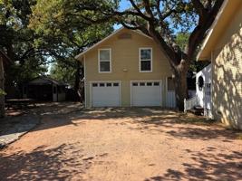 featured image of 109 W Travis St