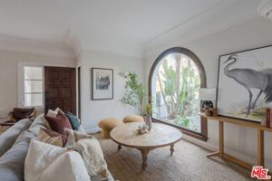 featured image of 7464 Hollywood Blvd