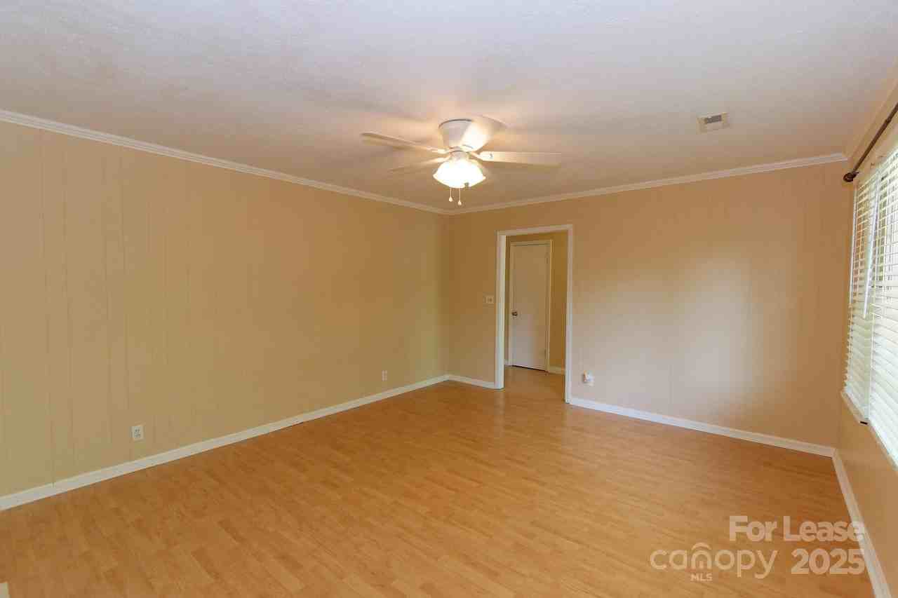 416 W Pine St - Photo 4 of 33