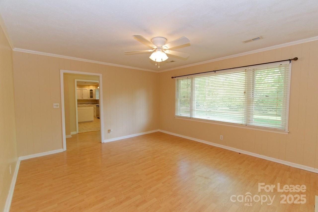 416 W Pine St - Photo 5 of 33