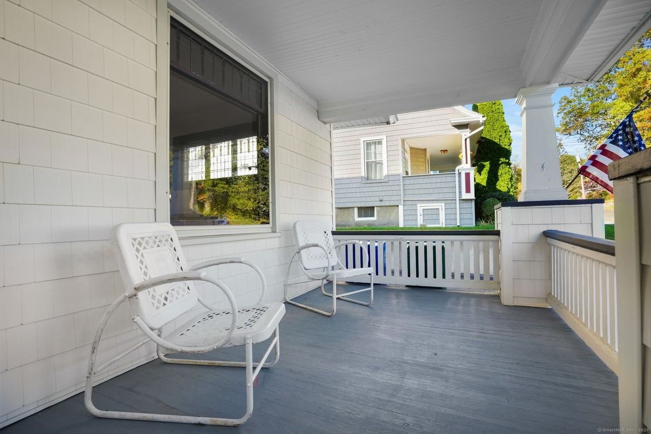 147 Park St - Photo 3 of 9