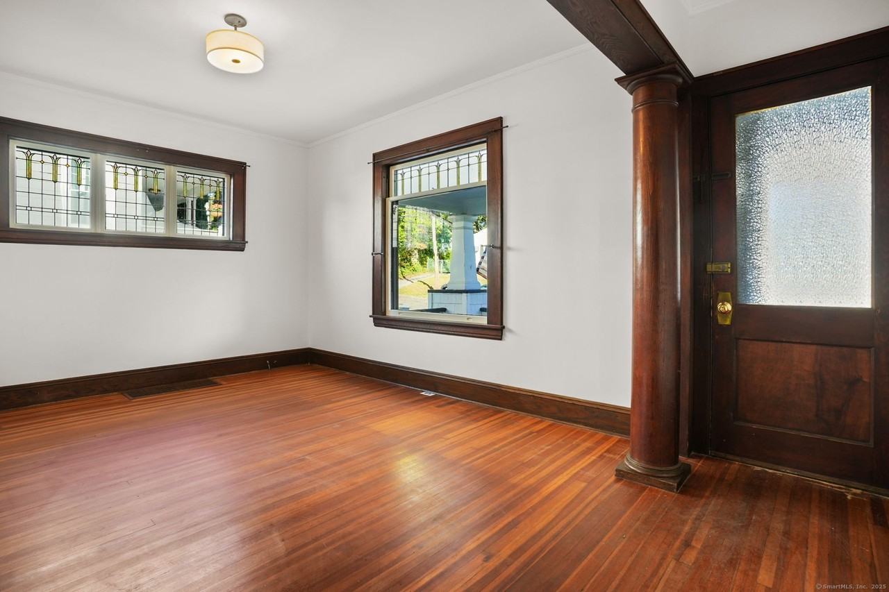 147 Park St - Photo 4 of 9