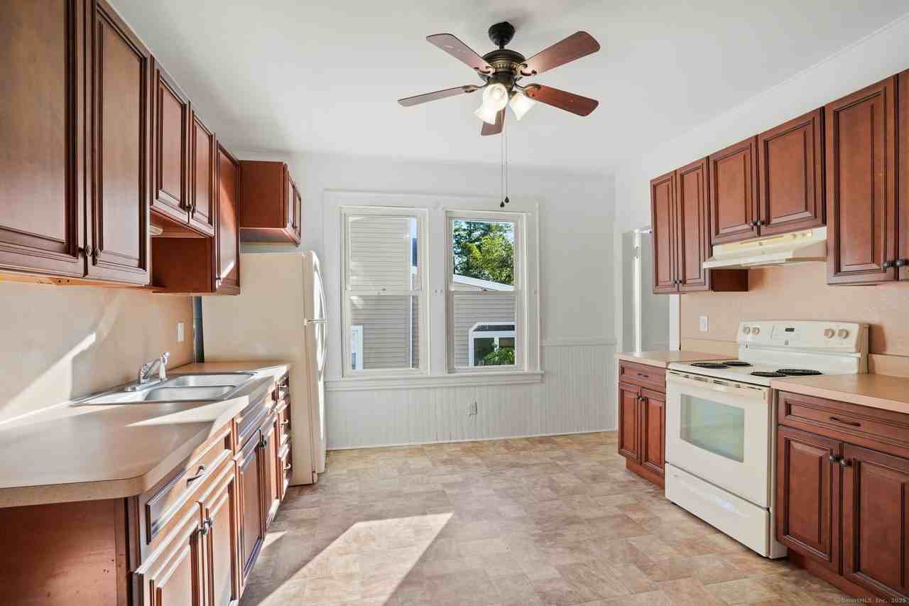 147 Park St - Photo 7 of 9