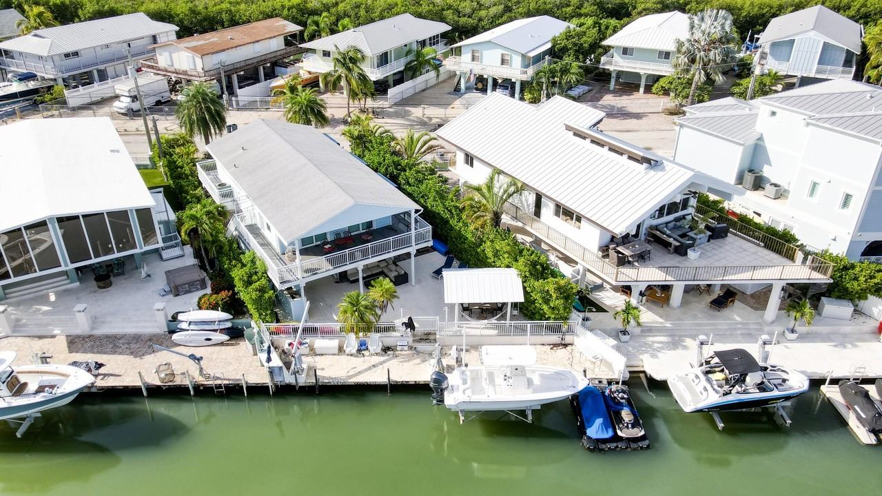 214 Aberdeen Ct - Photo 3 of 50