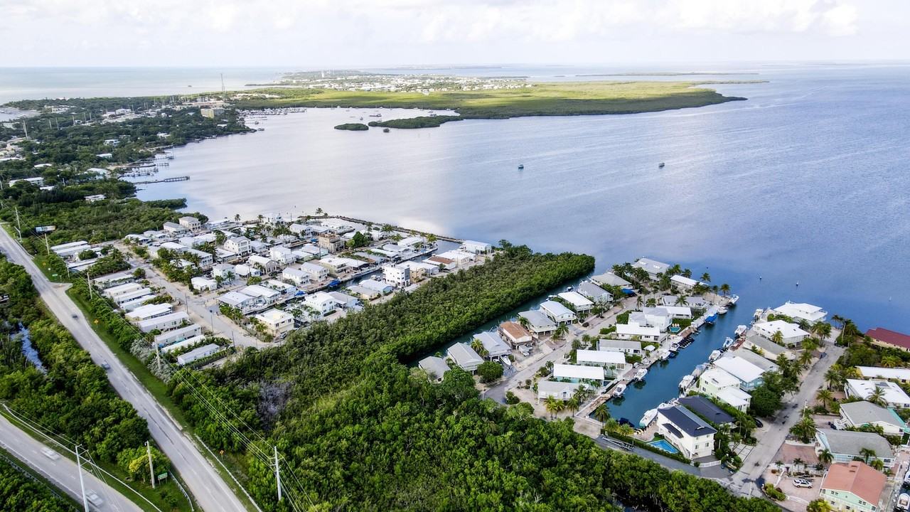 214 Aberdeen Ct - Photo 7 of 50