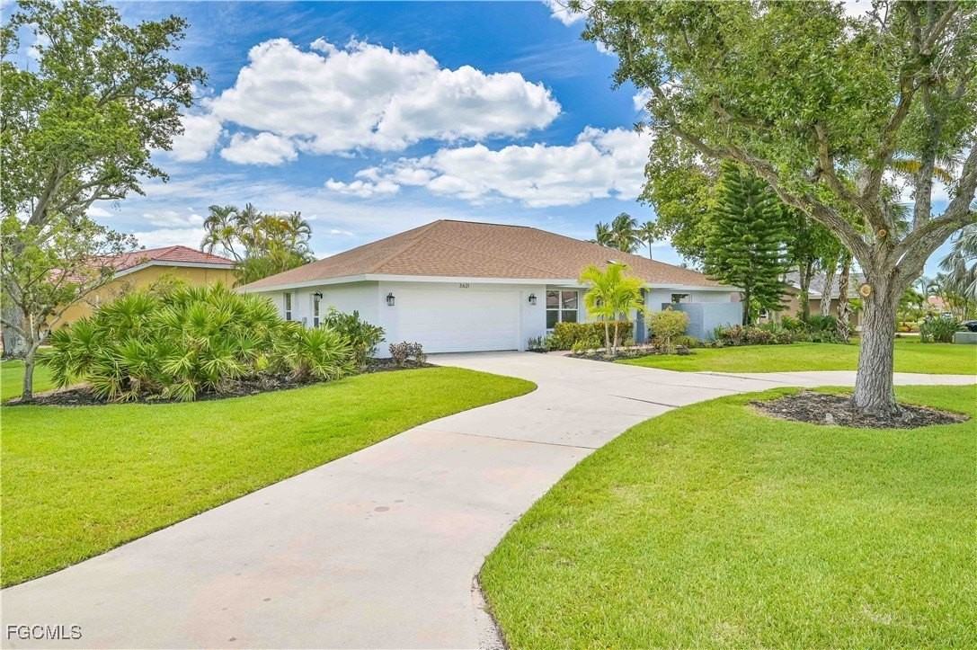 28211 Winthrop Cir - Photo 4 of 37