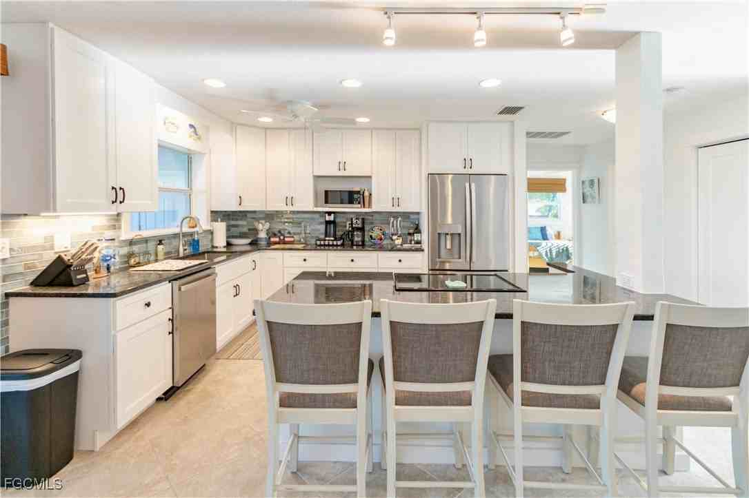 2790 Teal Ct - Photo 3 of 45