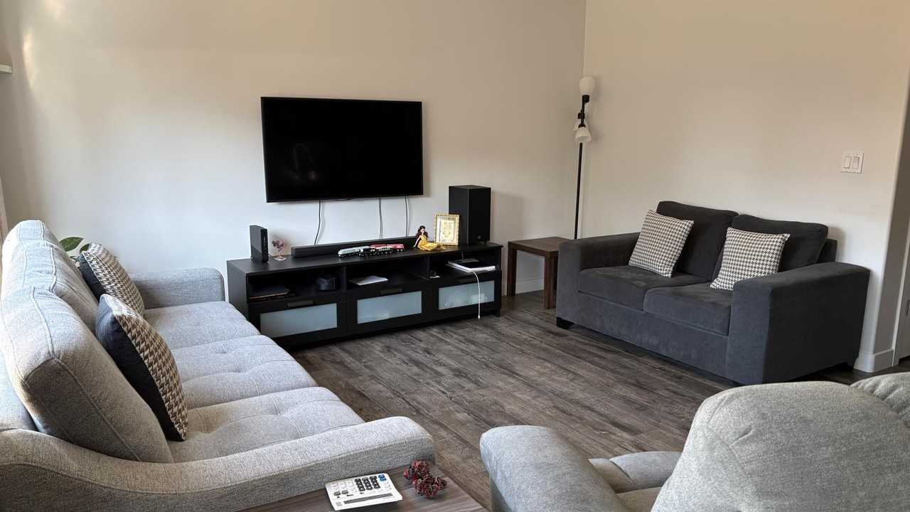 546 Kolynchuk Cres #1 - Photo 3 of 20