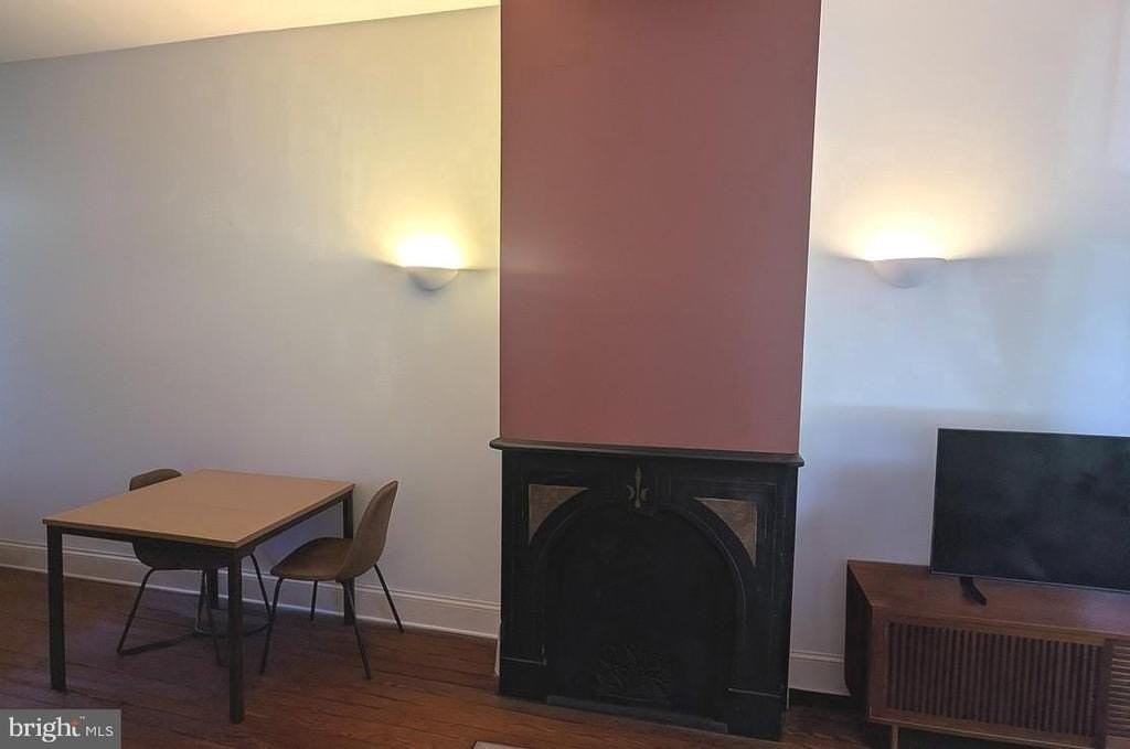 826 N Woodstock St #1 - Photo 3 of 12