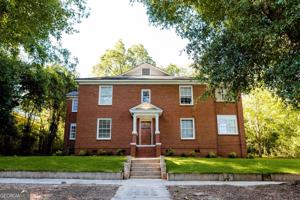 featured image of 111 E Screven St #1