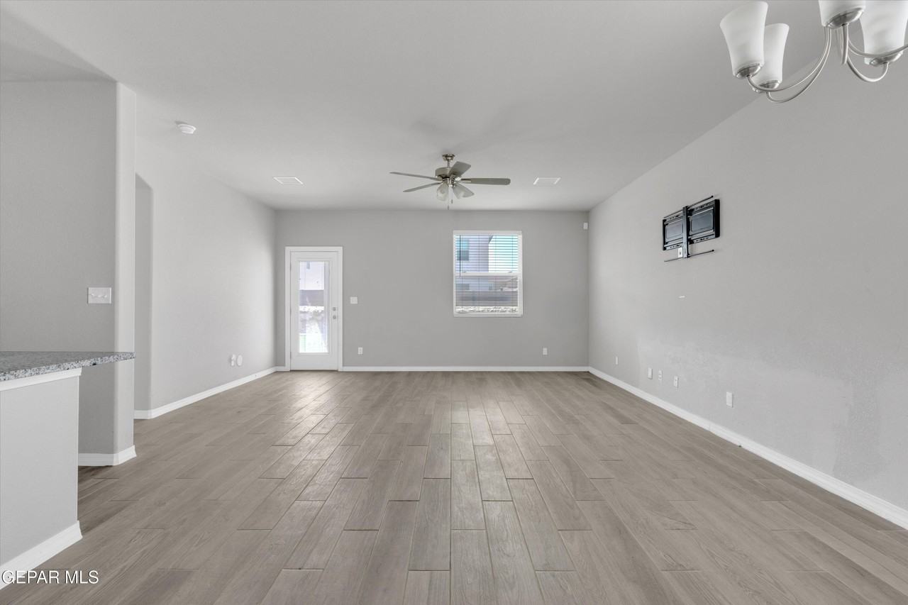 12260 Desert Wolf Ave - Photo 5 of 49