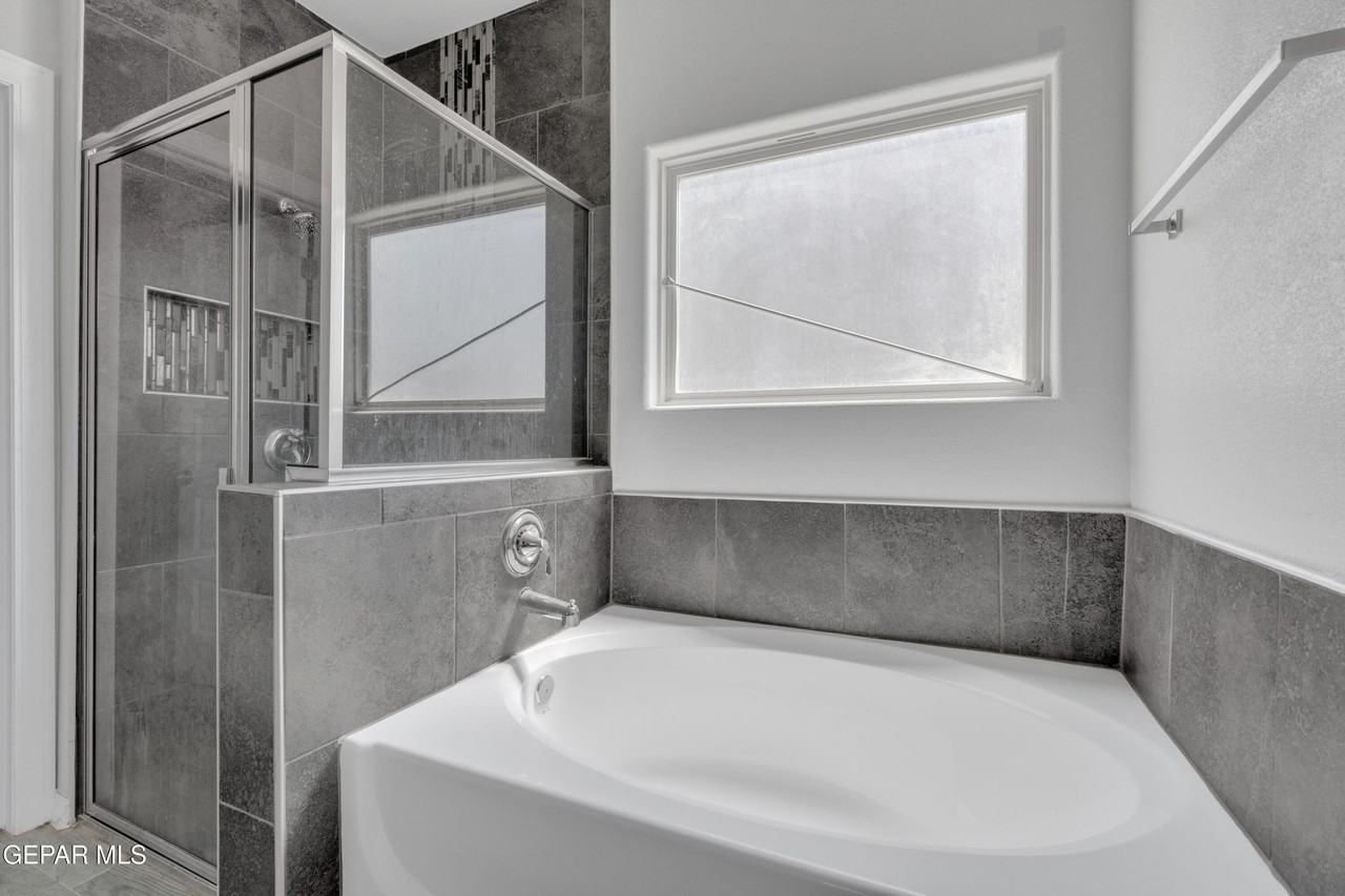 12260 Desert Wolf Ave - Photo 7 of 49