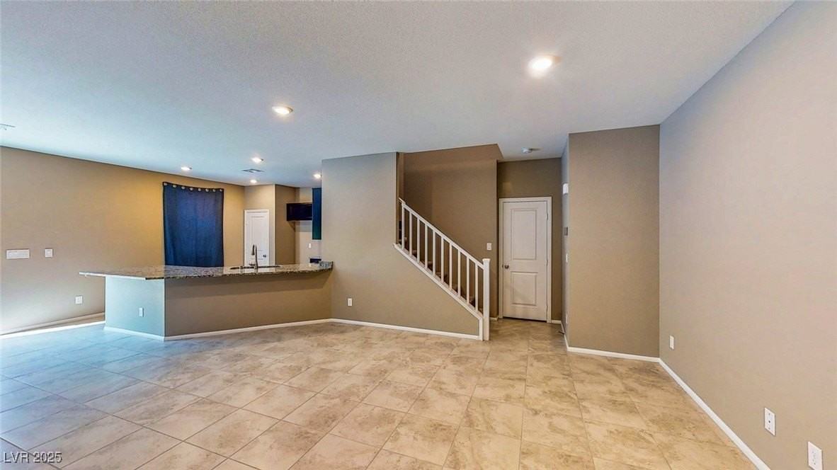 9733 Cluny Ave - Photo 4 of 39