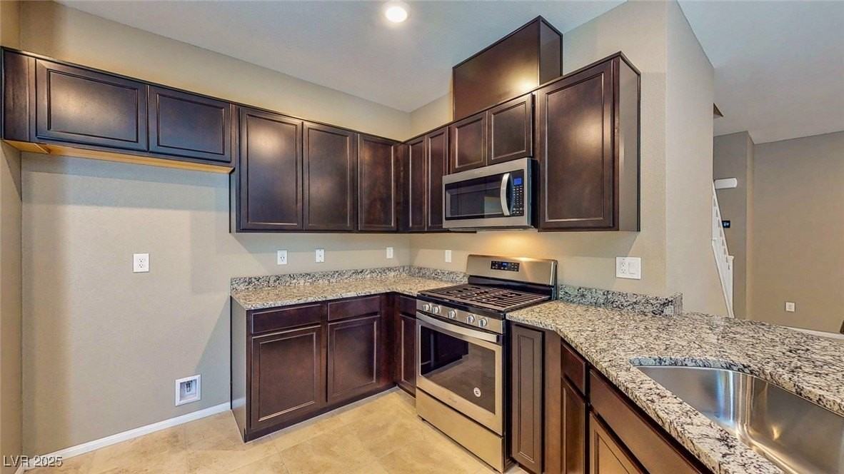 9733 Cluny Ave - Photo 7 of 39