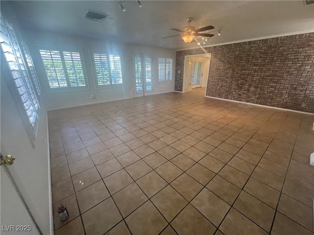 1650 Waldman Ave - Photo 7 of 32