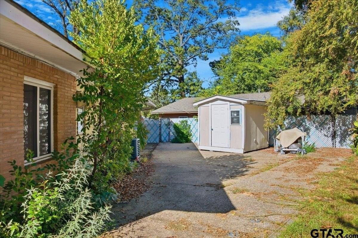 1835 Melba Dr - Photo 3 of 28