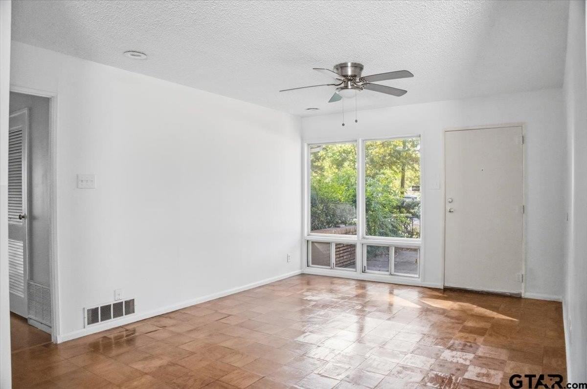 1835 Melba Dr - Photo 6 of 28