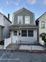 featured image of 220 Noble Ln