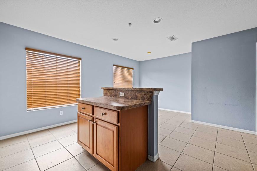 1944 Southeast High Springs Drive - Photo 5 of 10