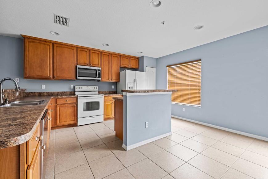 1944 Southeast High Springs Drive - Photo 6 of 10