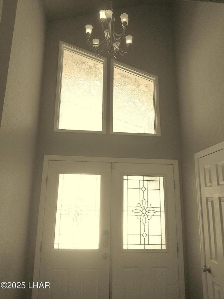 2932 Saratoga Ave - Photo 5 of 43