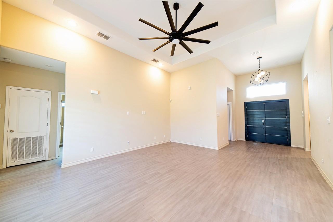 120 Tranquilo Dr - Photo 4 of 25