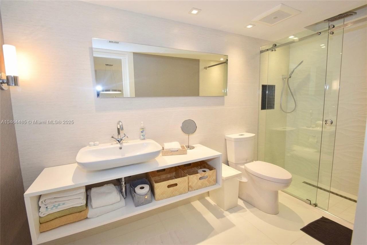 2301 Collins Ave #815-814 - Photo 3 of 23