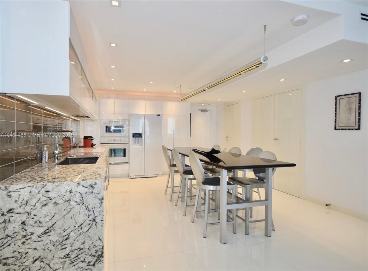 2301 Collins Ave #815-814 - Photo 4 of 23