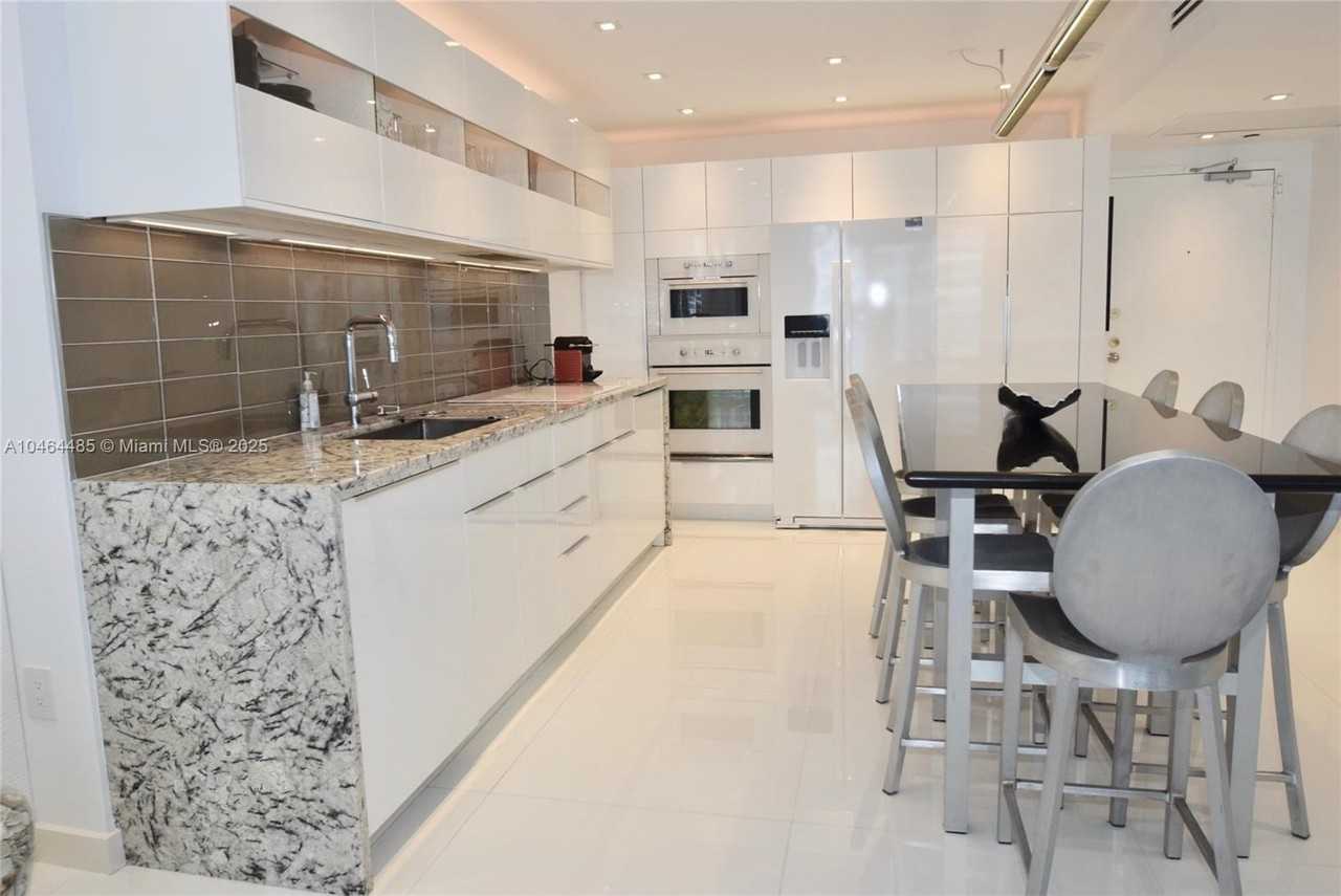 2301 Collins Ave #815-814 - Photo 7 of 23